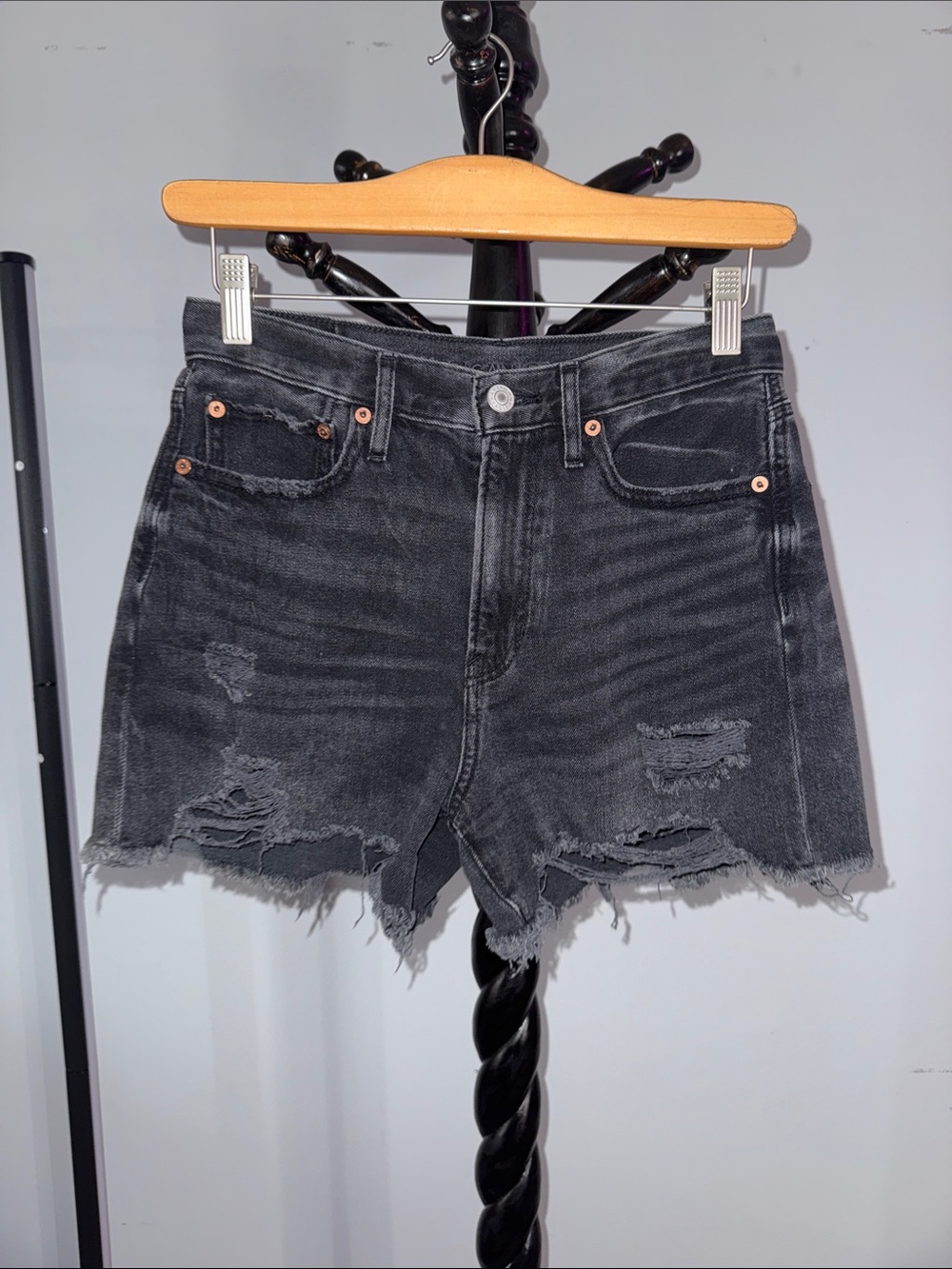 American Eagle Outfitters Black Distressed Denim Shorts 18.2.B2
